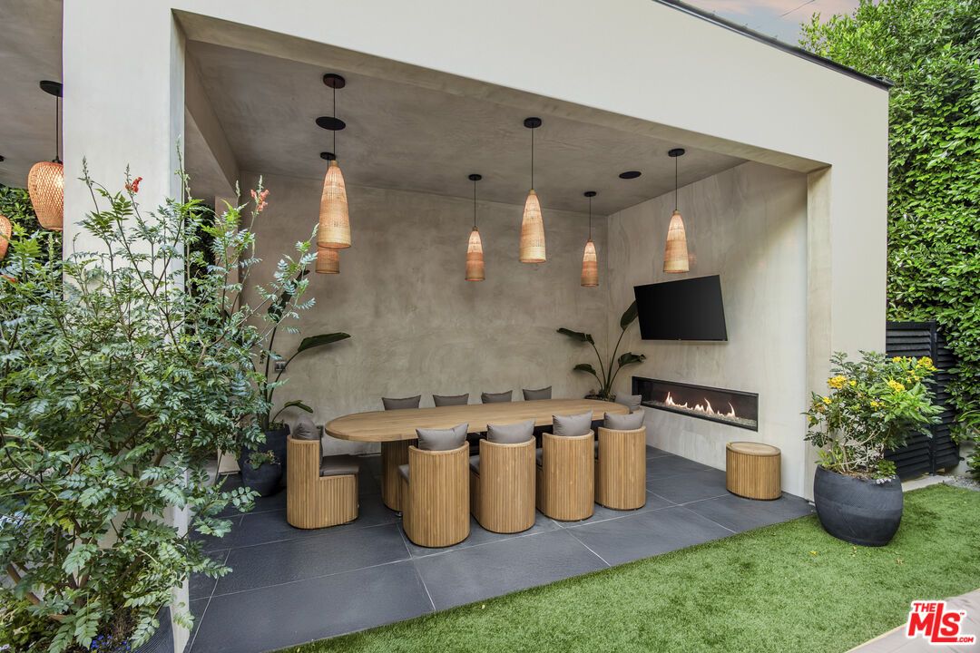 Fireplace, Interior, Pendant Lights
