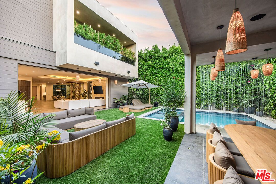 Backyard, Exterior, Pool