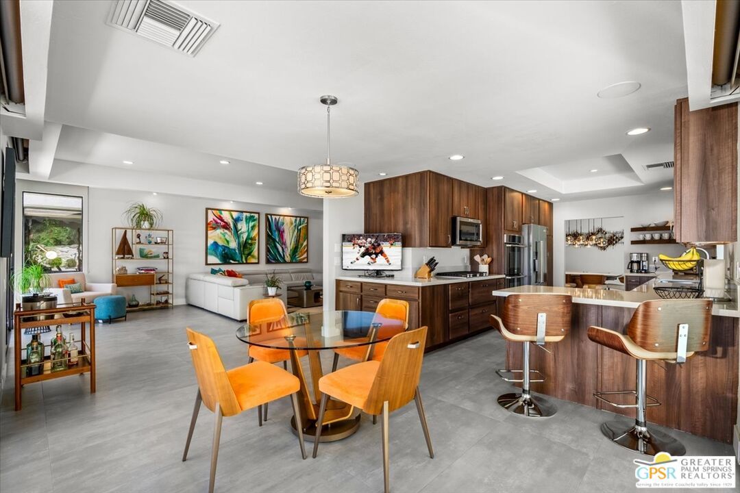 Dining room, Interior, Kitchen, Pendant Lights, Recessed Lighting, Stainless Steel Appliances