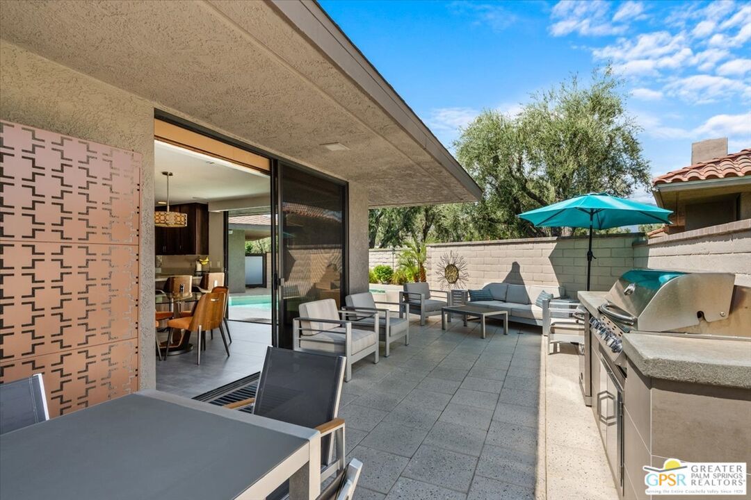 Exterior, Outdoor Kitchen