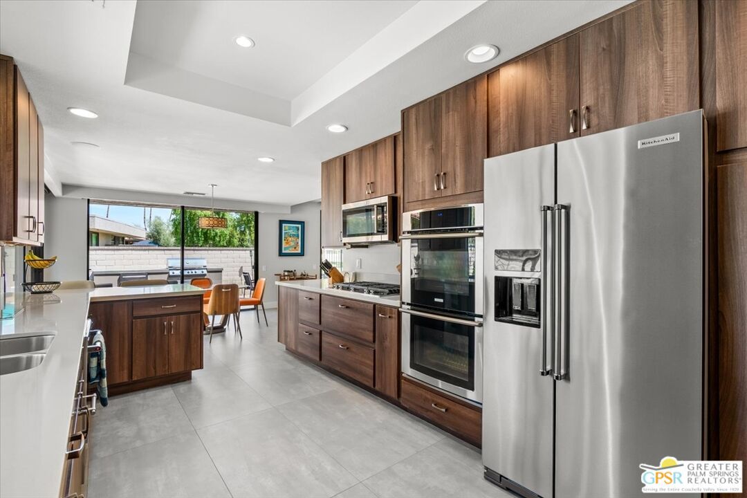 Dining room, Interior, Kitchen, Recessed Lighting, Stainless Steel Appliances