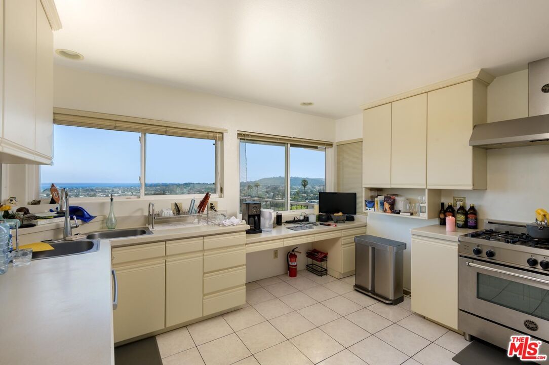 Interior, Kitchen, Recessed Lighting, Water