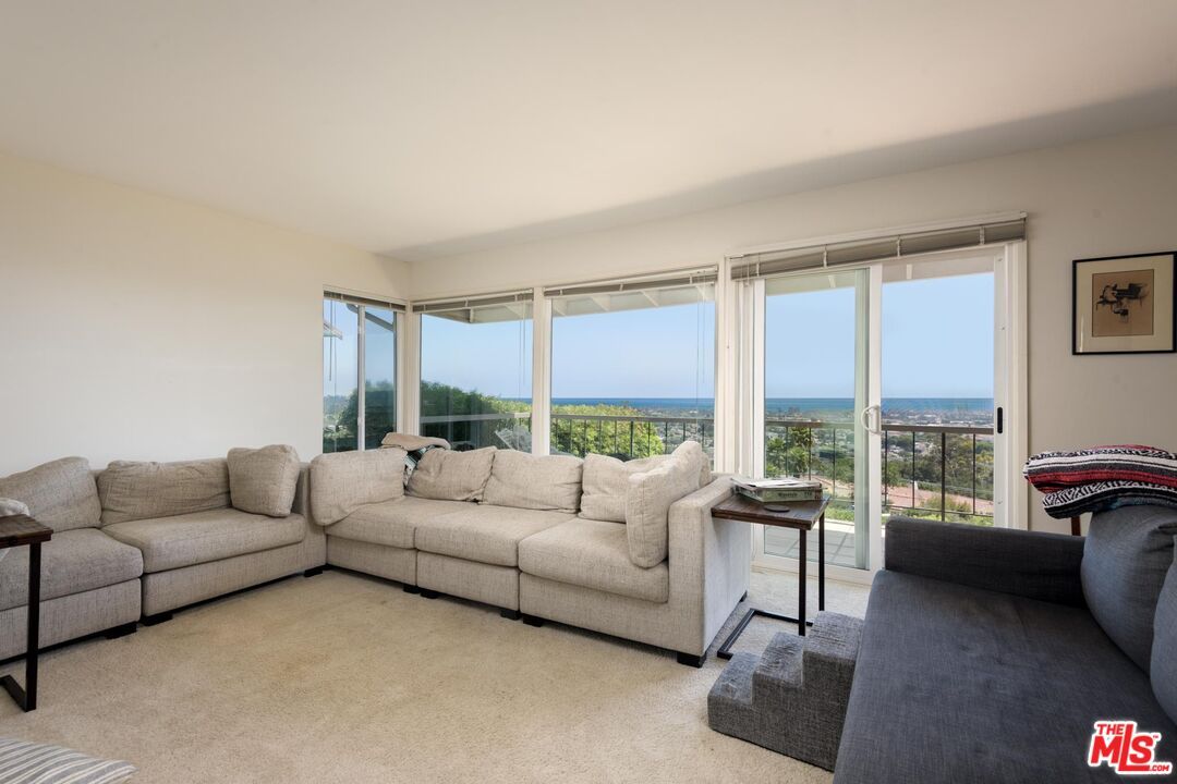 Interior, Living room, Water