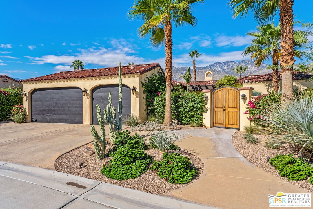 Attached, Exterior, Facade, Spanish Mediterranean