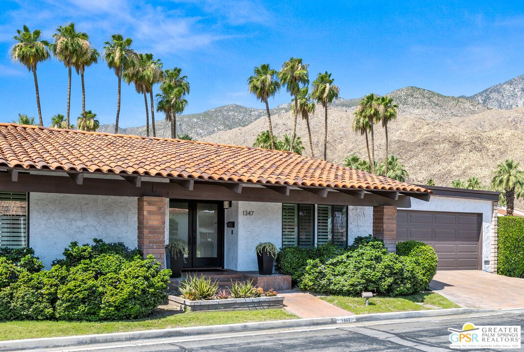 Attached, Exterior, Facade, Spanish Mediterranean