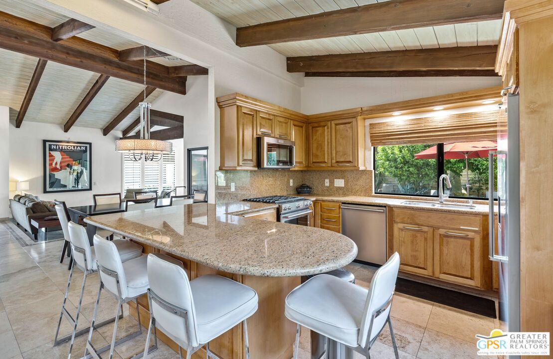 Dining room, Interior, Kitchen, Pendant Lights, Stainless Steel Appliances, Wooden Beams, Wooden Ceilings