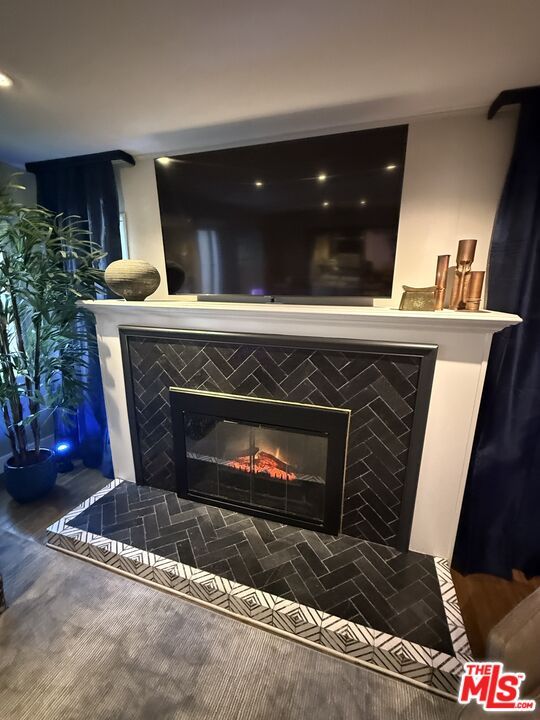 Fireplace, Interior, Recessed Lighting