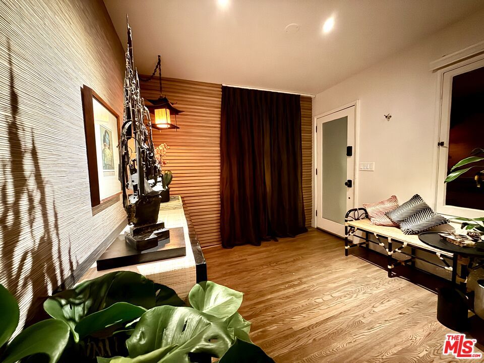 Interior, Pendant Lights, Recessed Lighting, Wood Texture Flooring