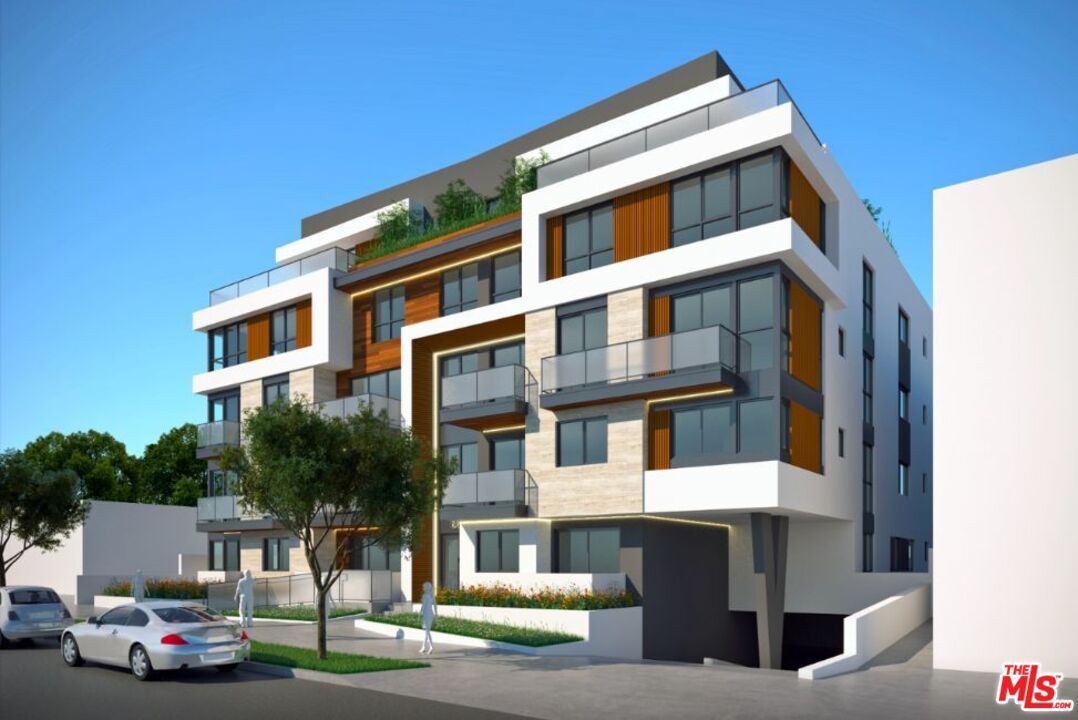 Exterior, Facade, Modern