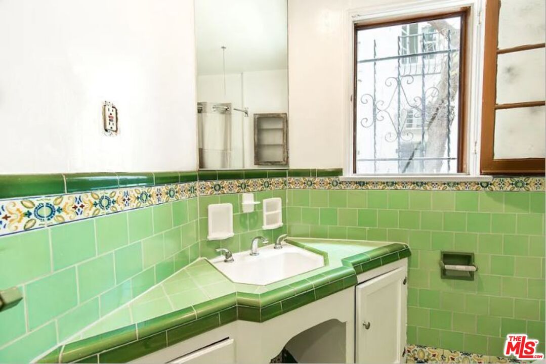 Bathroom, Interior, Tile Countertops