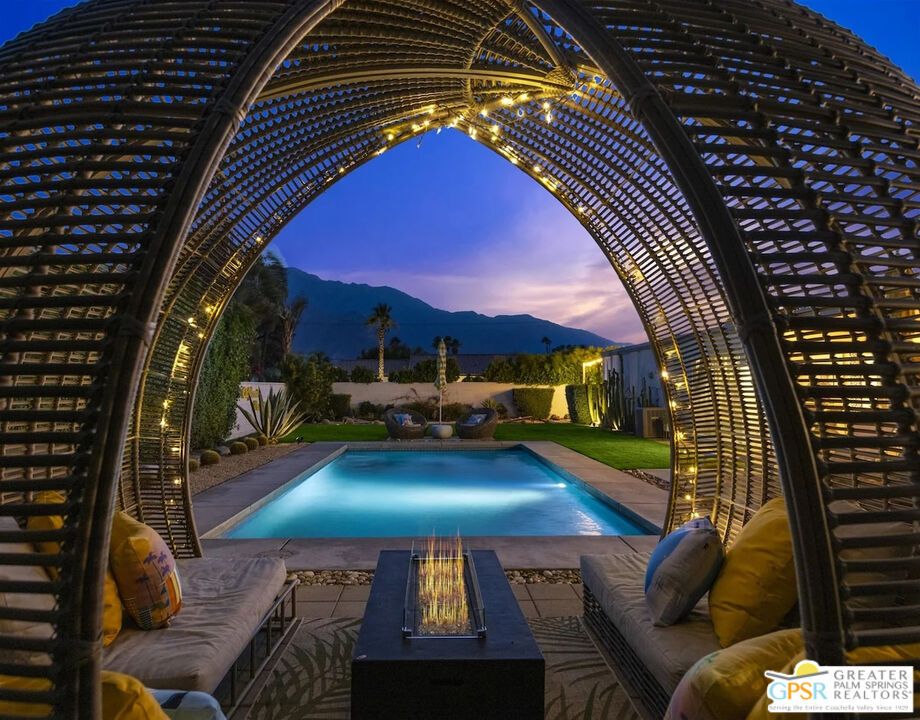 Exterior, Pool, Other