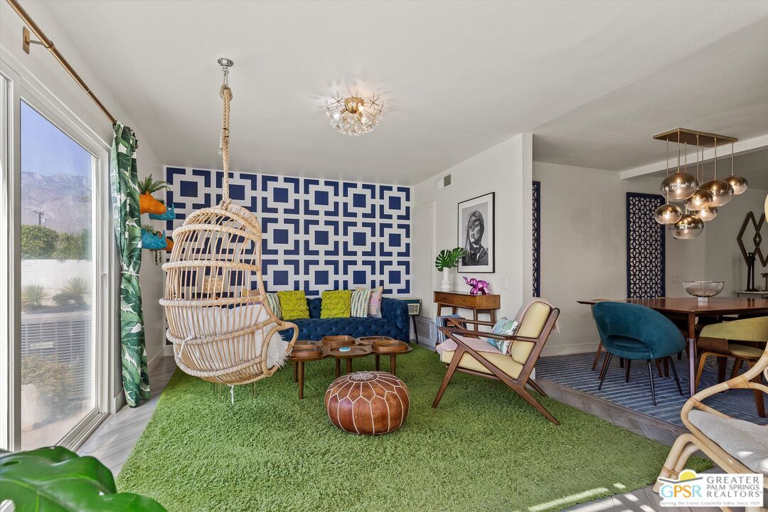 Chandelier, Dining room, Interior, Living room, Pendant Lights