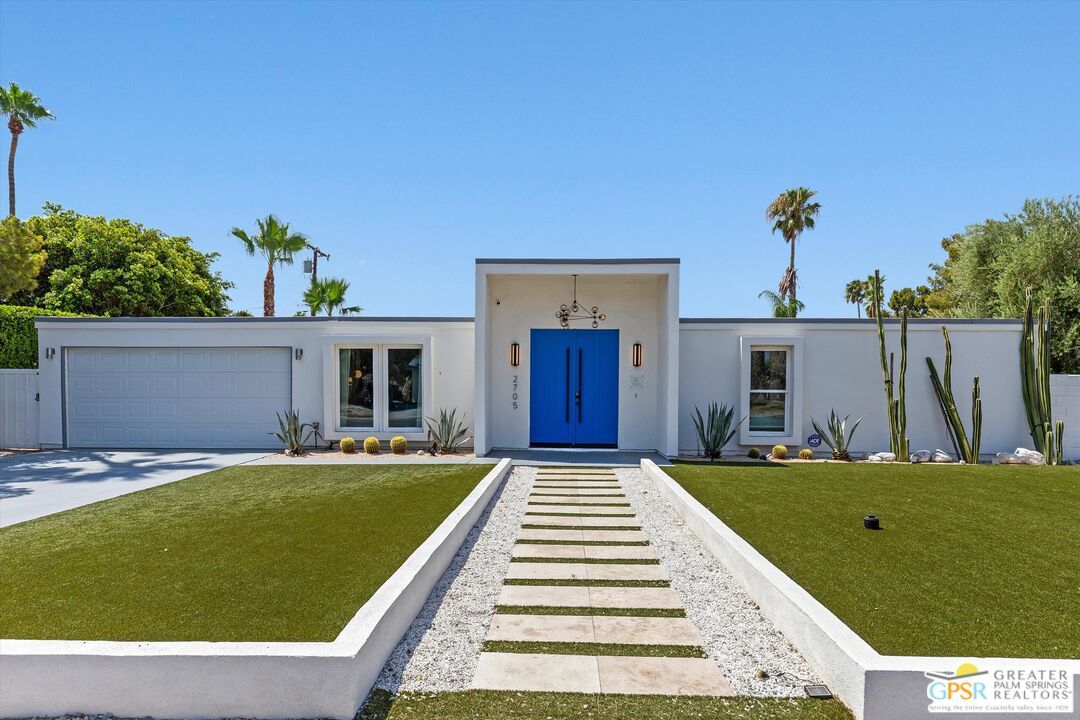 Attached, Backyard, Exterior, Facade, Modern