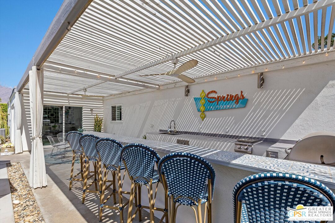 Exterior, Outdoor Kitchen