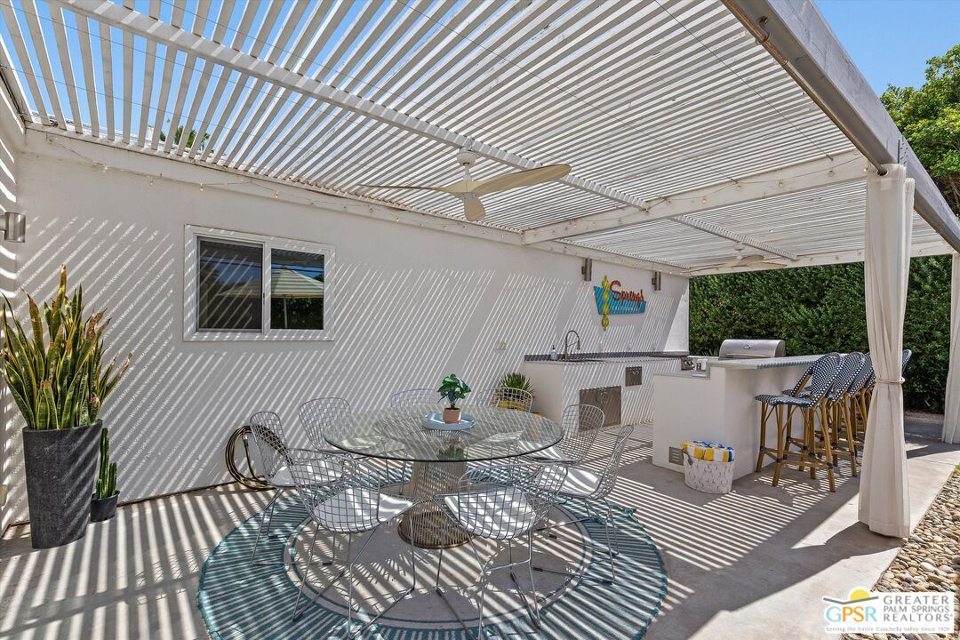 Exterior, Outdoor Kitchen