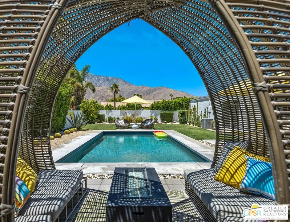 Exterior, Pool, Other