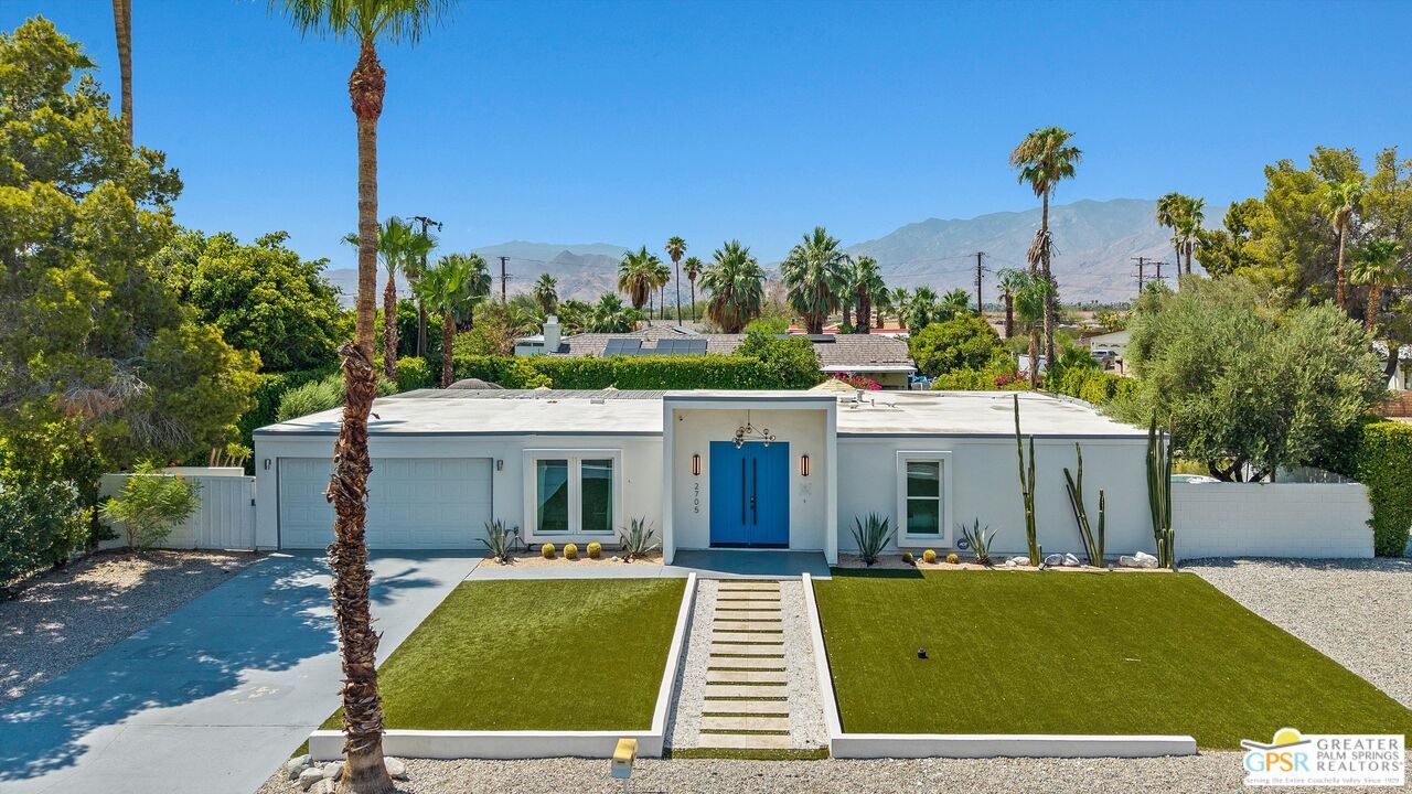 Attached, Exterior, Facade, Ranch