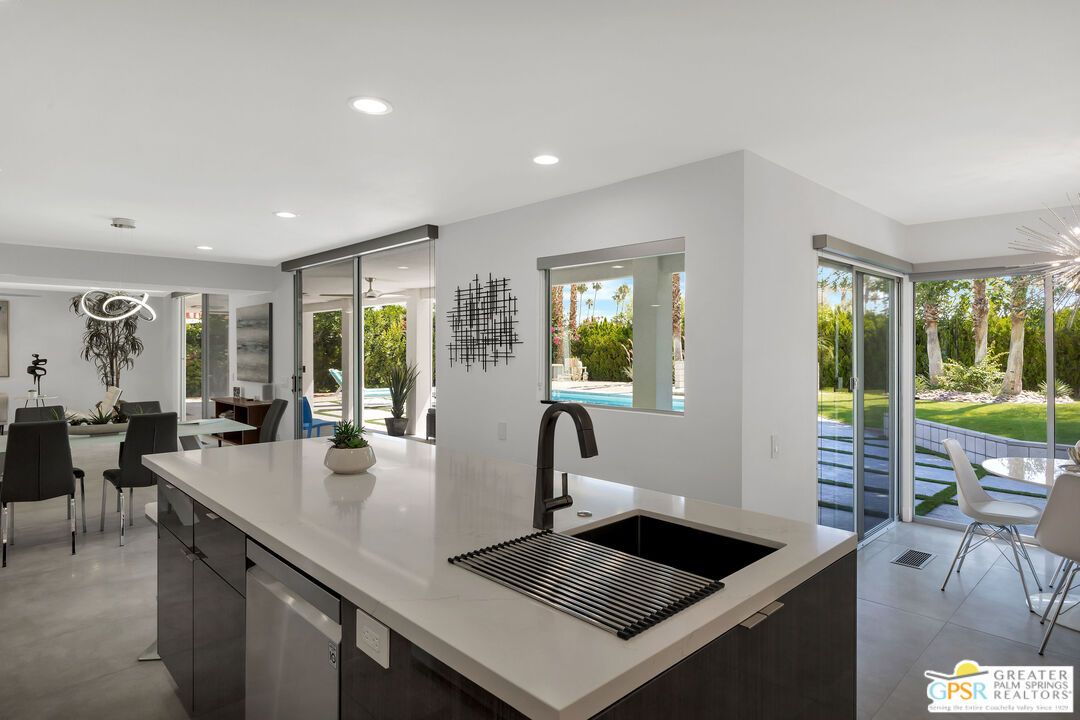 Dining room, Interior, Kitchen, Recessed Lighting, Stainless Steel Appliances