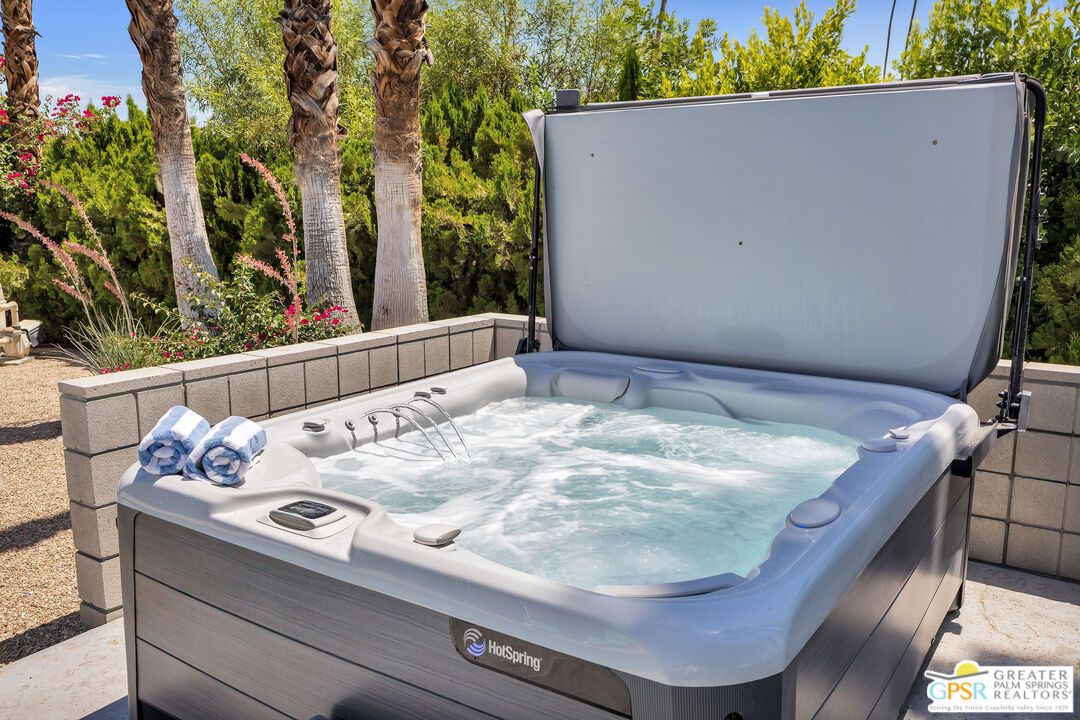Exterior, Hot Tub