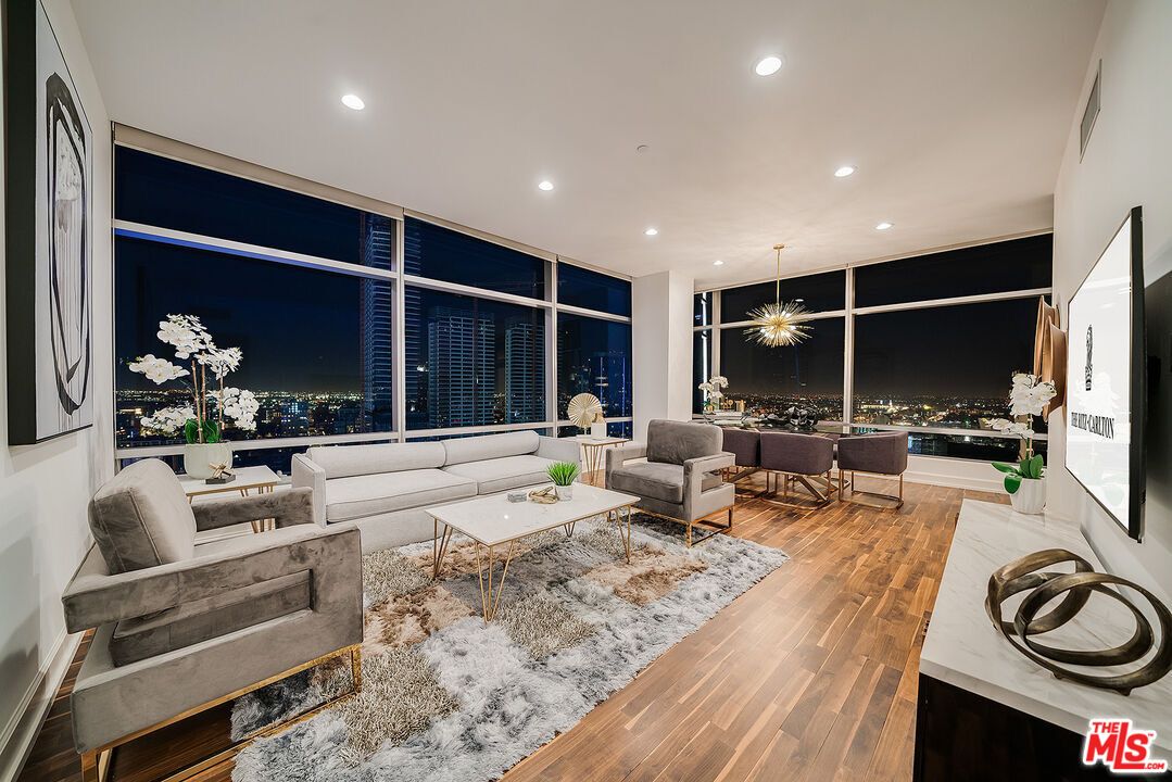 Dining room, Interior, Living room, Pendant Lights, Recessed Lighting, Wood Texture Flooring