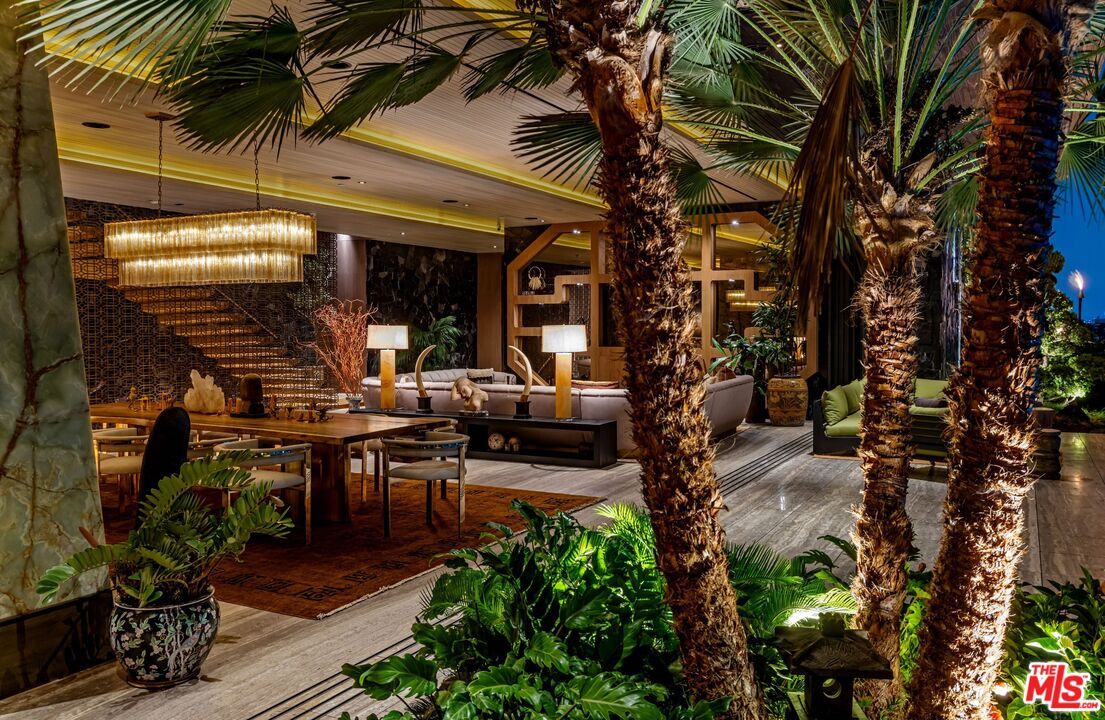 Chandelier, Dining room, Interior, Recessed Lighting, Wood Texture Flooring