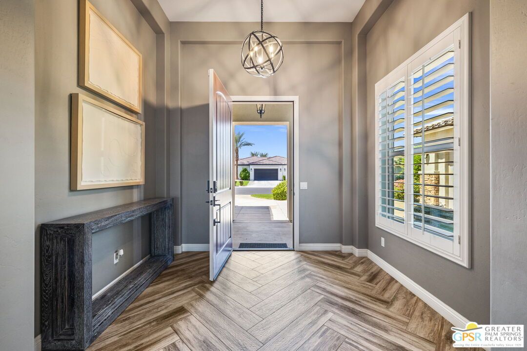 Interior, Pendant Lights, Wood Texture Flooring