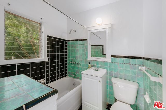 Bathroom, Interior, Tile Countertops