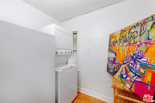 Interior, Utility Closets, Washer, Wood Texture Flooring