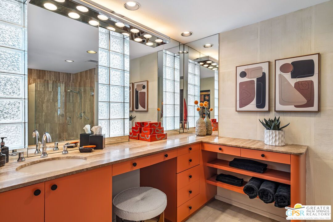 Bathroom, Dual Sink Vanities, Interior, Recessed Lighting