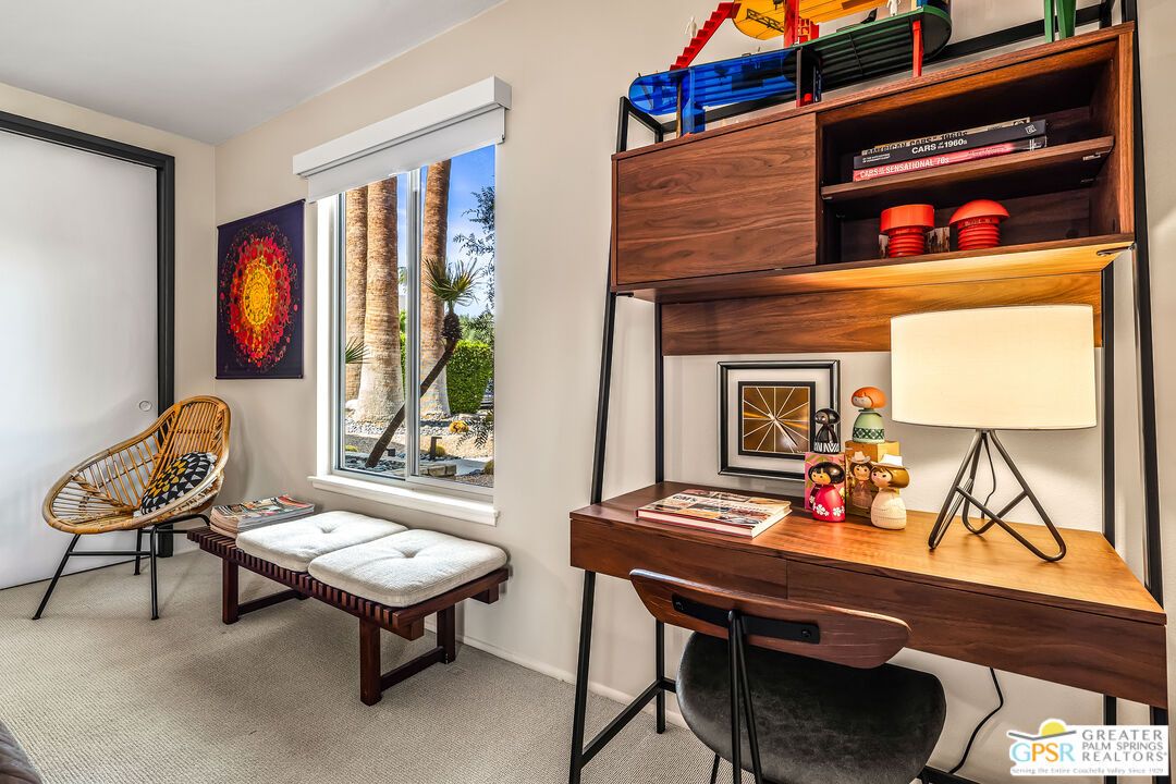 Home Office, Interior