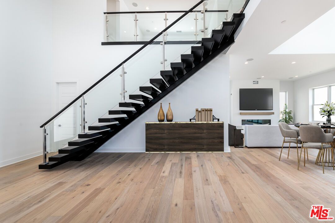 Dining room, Fireplace, Interior, Recessed Lighting, Wood Texture Flooring