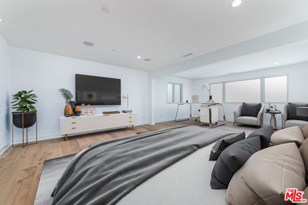 Bedroom, Interior, Living room, Recessed Lighting, Wood Texture Flooring