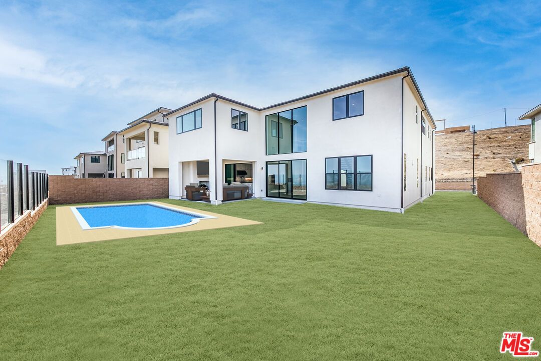 Backyard, Exterior, Pool