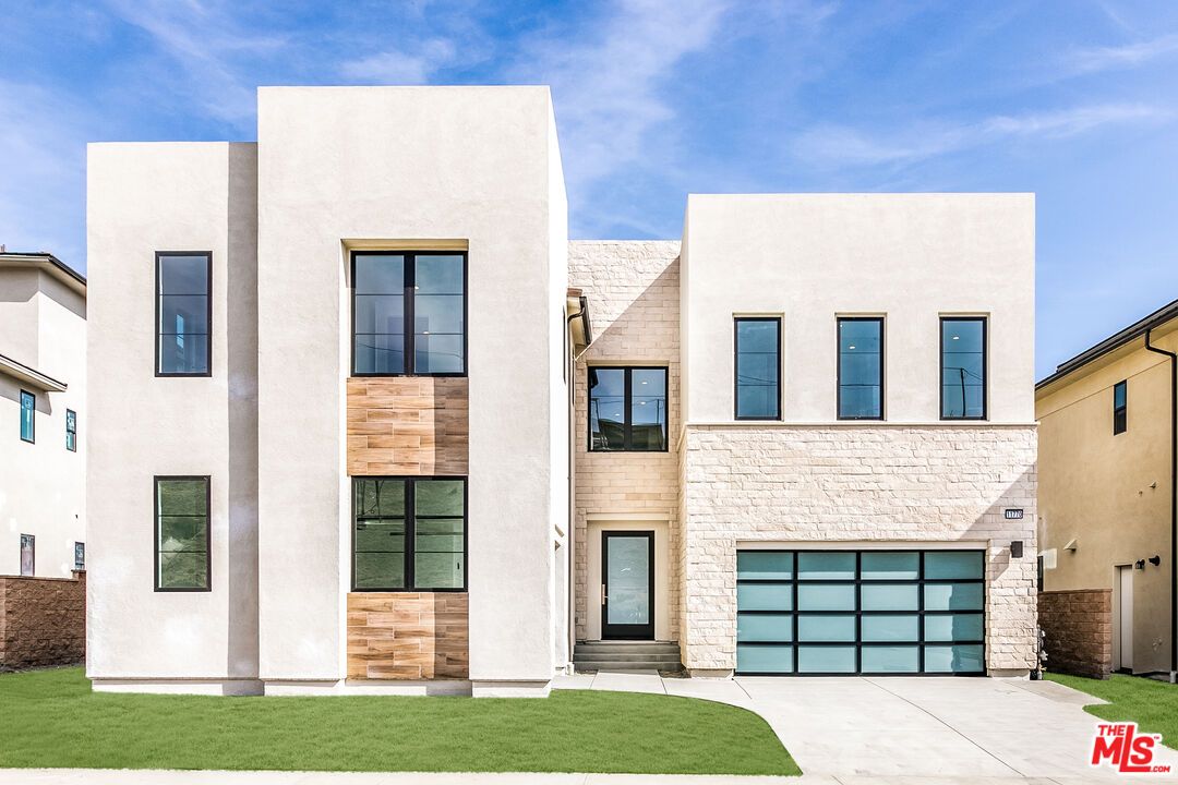 Attached, Exterior, Facade, Modern