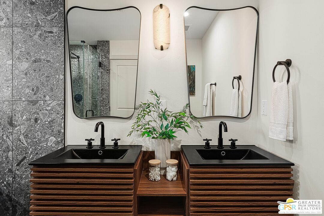 Bathroom, Dual Sink Vanities, Interior