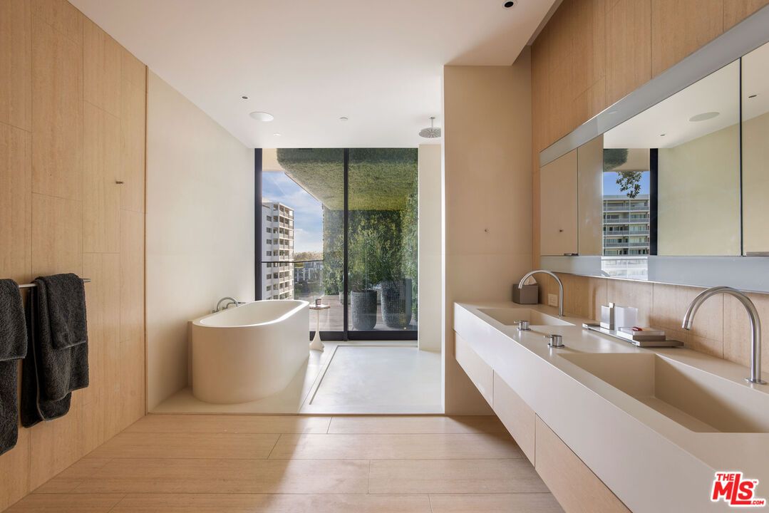 Bathroom, Dual Sink Vanities, Free Standing Baths, Interior, Recessed Lighting