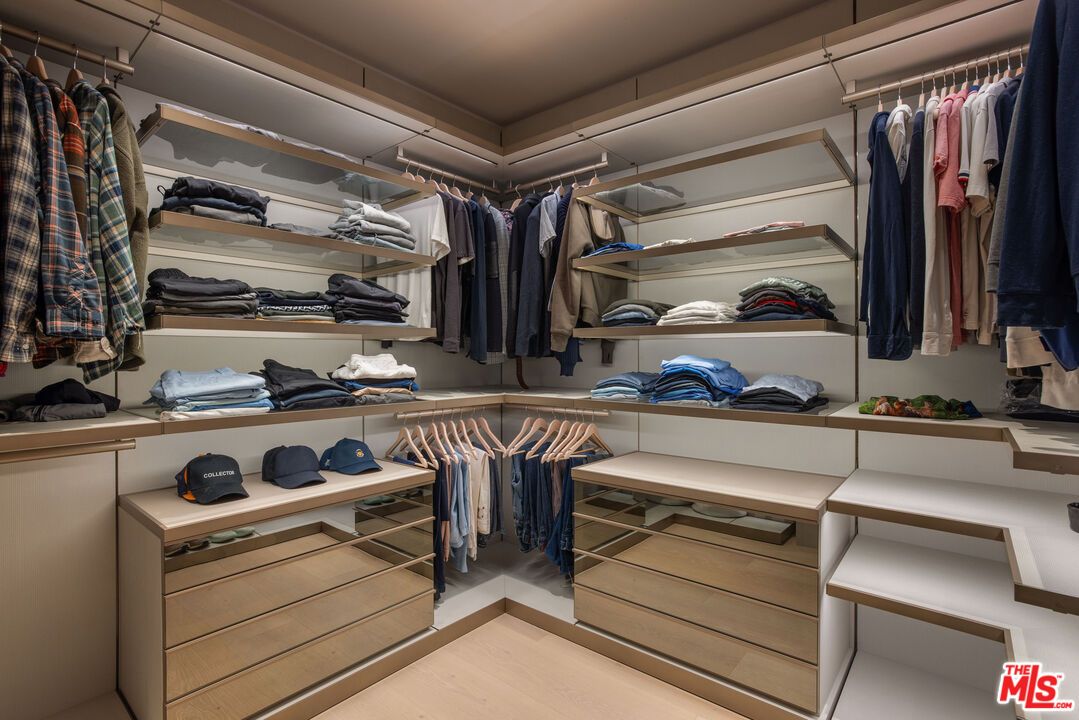 Interior, Walk-in Closets, Wood Texture Flooring