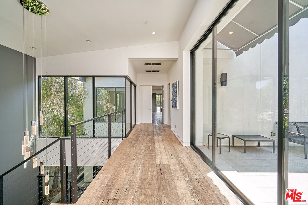 Interior, Pendant Lights, Recessed Lighting, Wood Texture Flooring