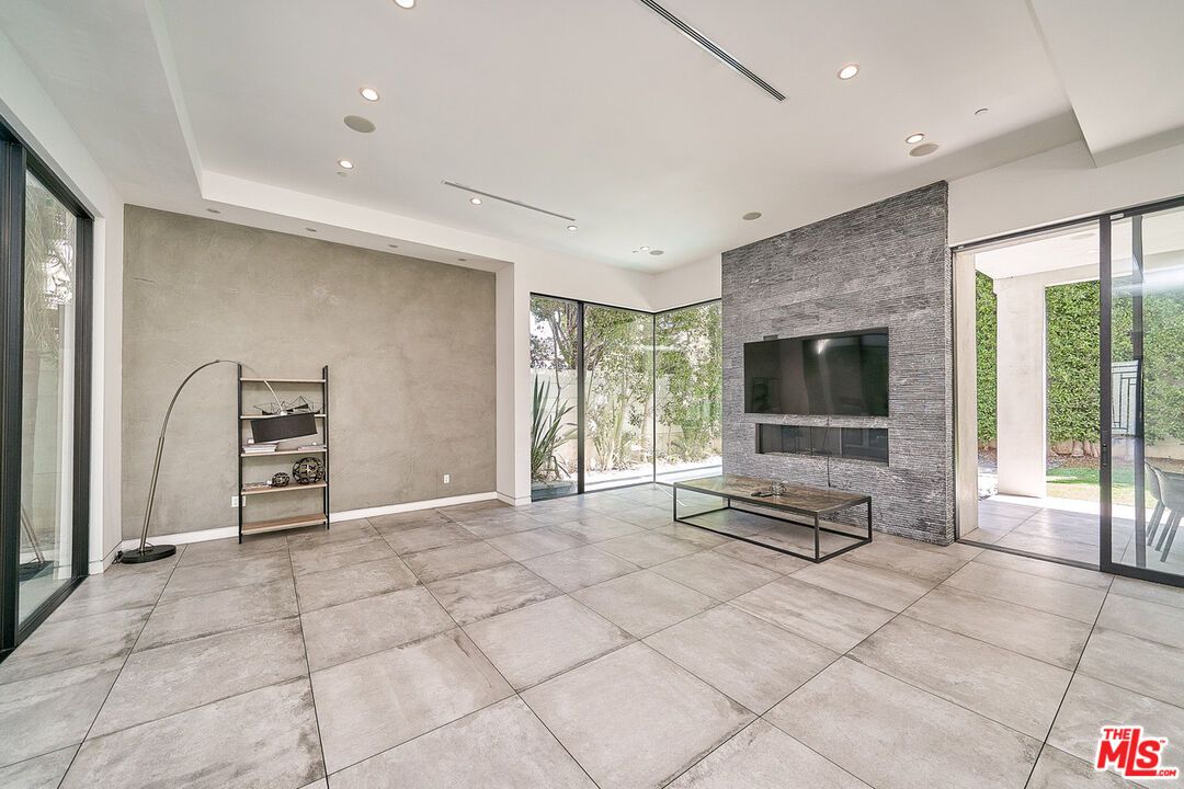 Fireplace, Interior, Recessed Lighting