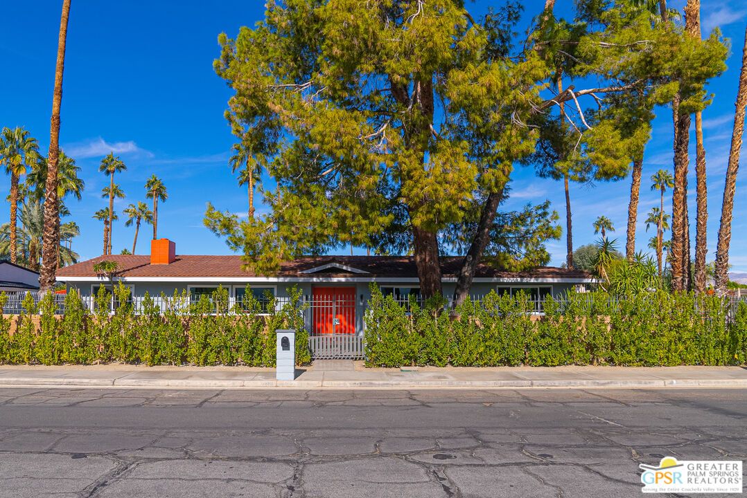 Exterior, Facade, Ranch