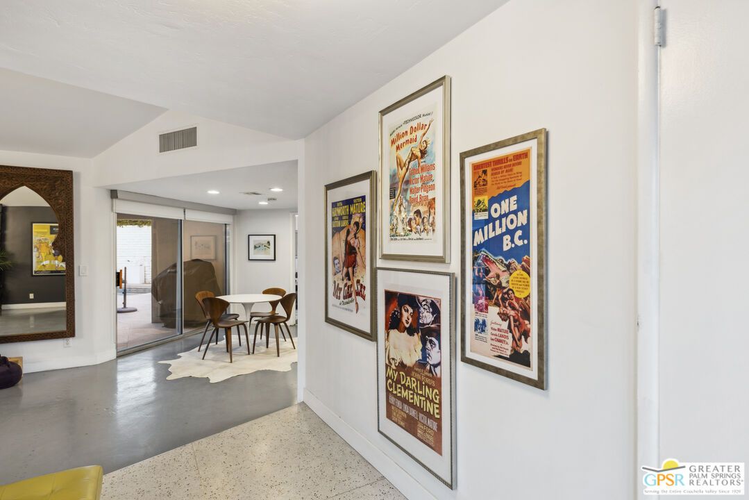 Dining room, Interior, Recessed Lighting