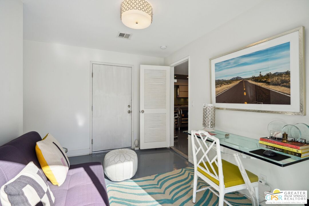 Home Office, Interior