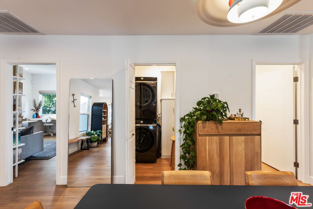 Interior, Utility Closets, Washer, Wood Texture Flooring