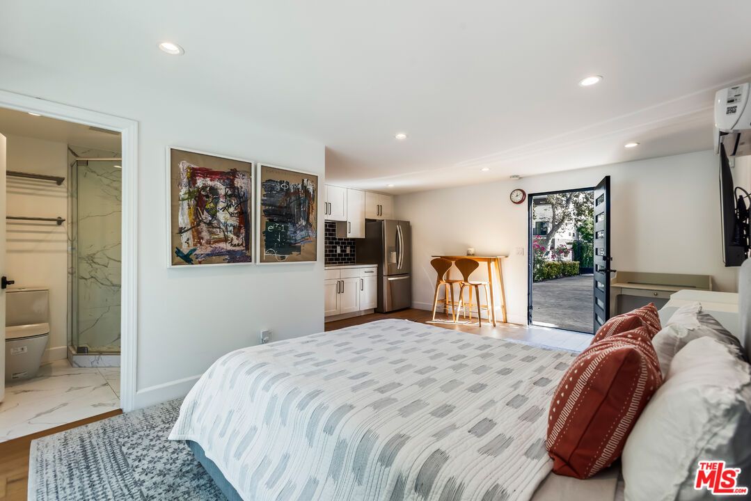 Bedroom, Interior, Marble, Marble Walls, Recessed Lighting