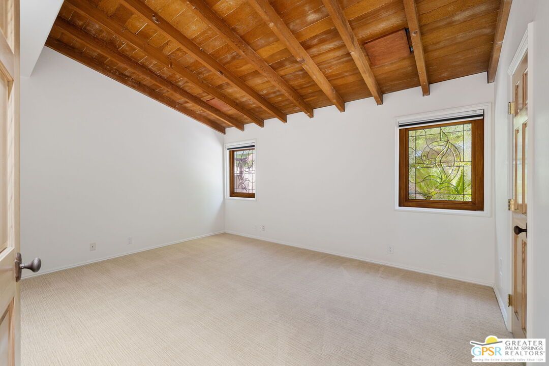 Empty room, Interior, Wooden Beams, Wooden Ceilings
