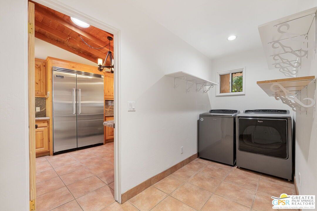 Interior, Recessed Lighting, Stainless Steel Appliances, Washer