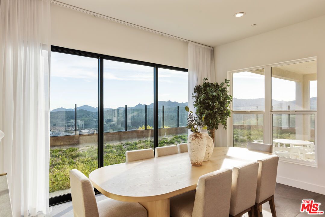 Dining room, Interior, Recessed Lighting