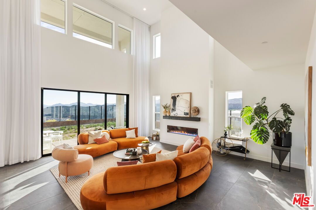 Fireplace, Interior, Living room, Recessed Lighting