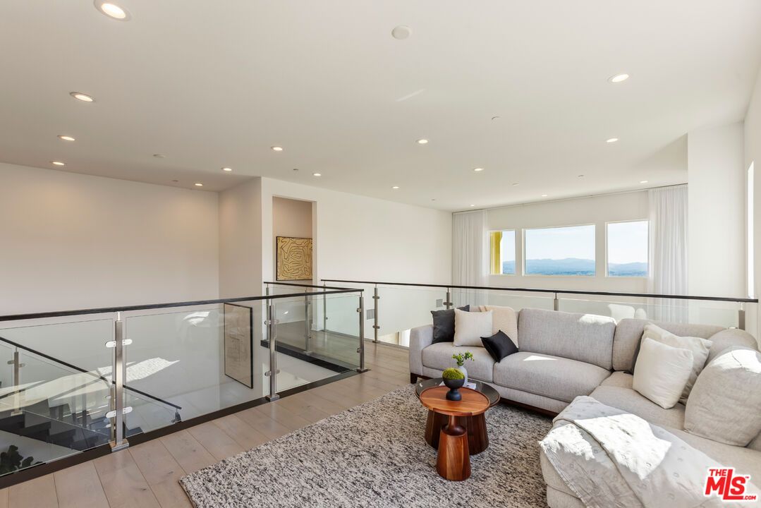 Interior, Living room, Recessed Lighting, Water, Wood Texture Flooring