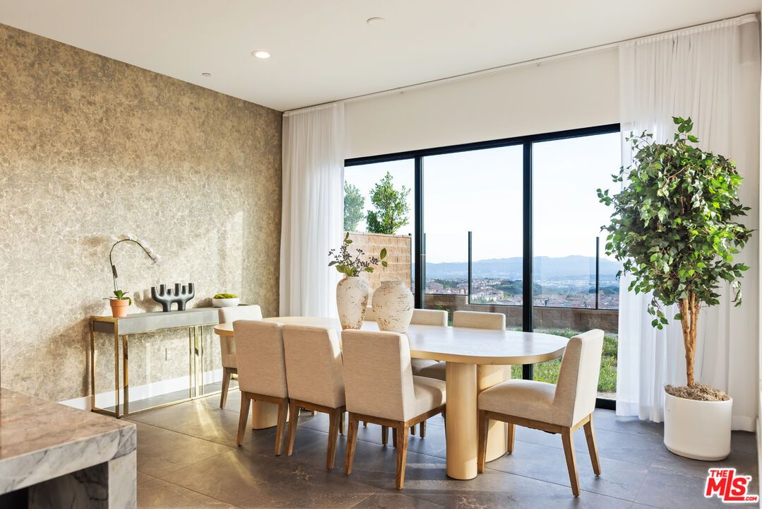 Dining room, Interior, Recessed Lighting